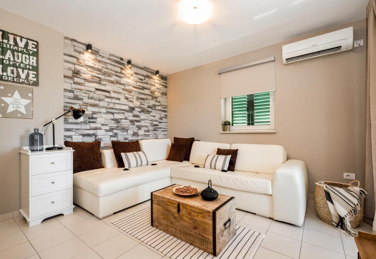 Apartment Cami -Stylish Apartment With A Beautiful Seaview 라벡 외부 사진