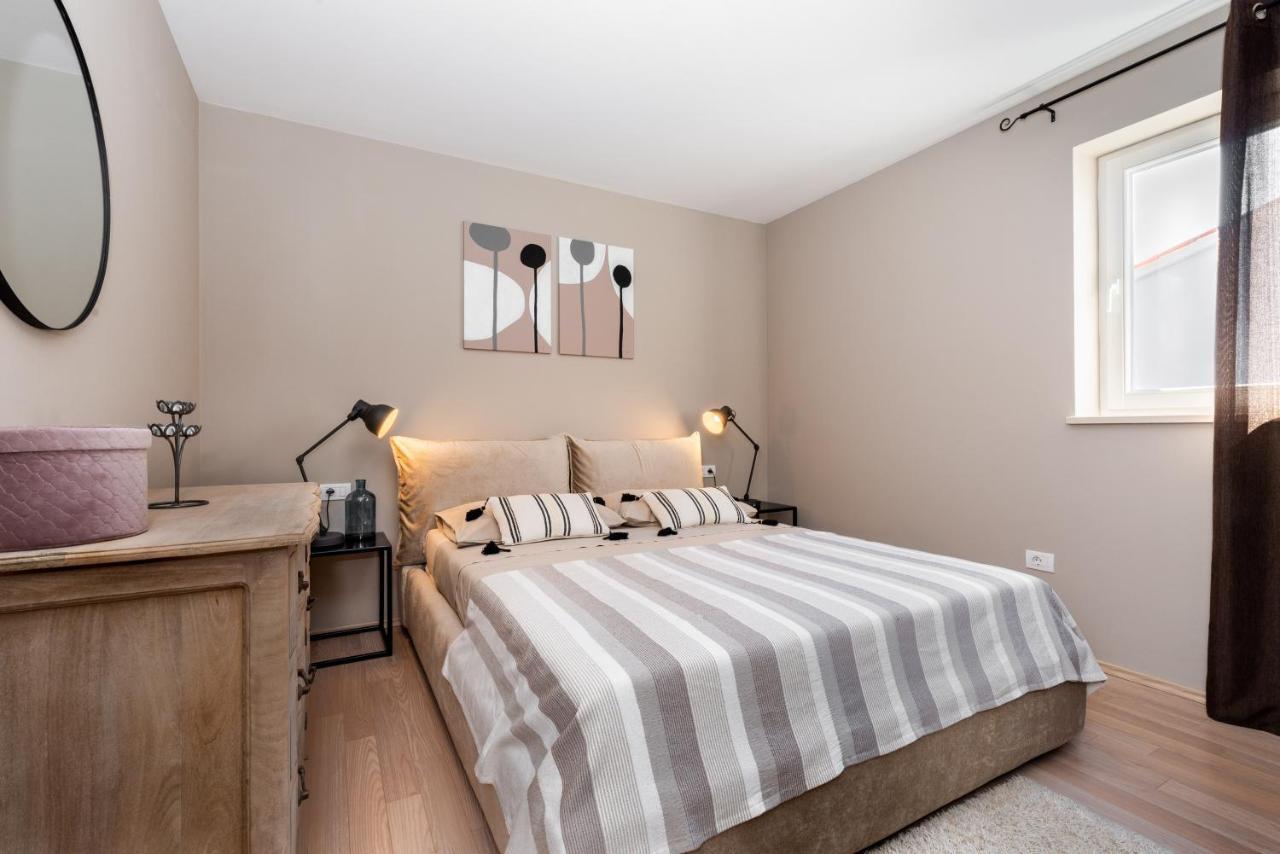 Apartment Cami -Stylish Apartment With A Beautiful Seaview 라벡 외부 사진