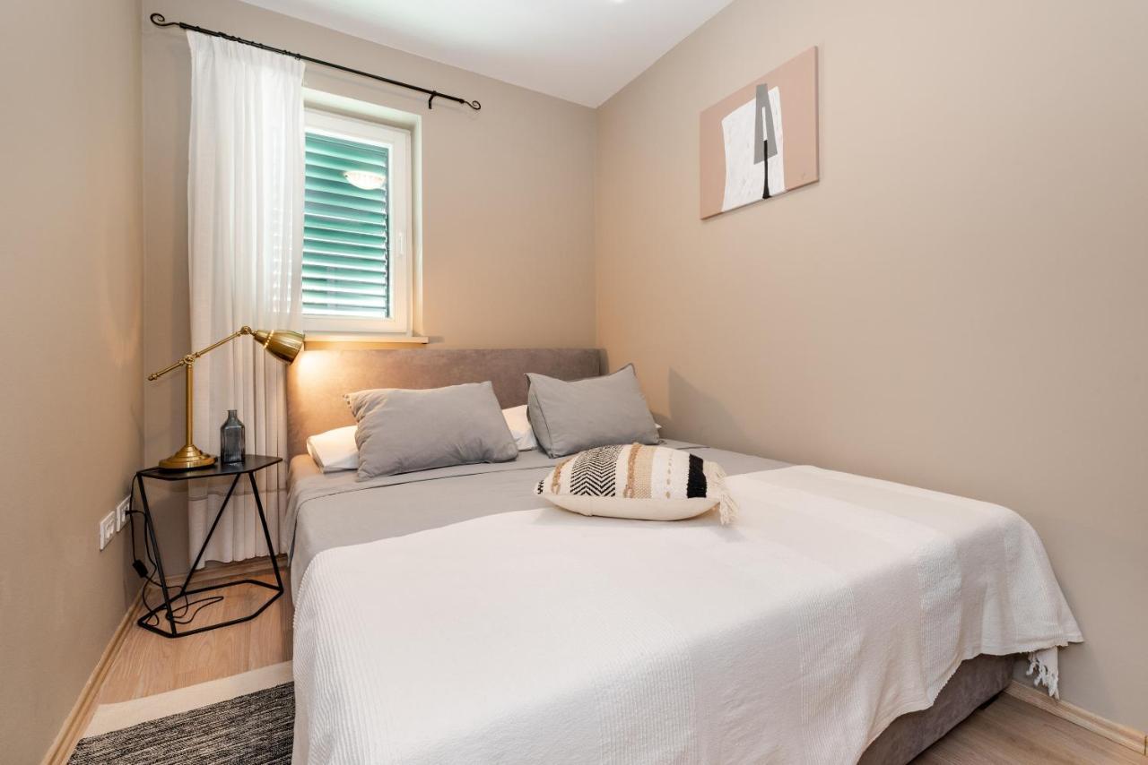 Apartment Cami -Stylish Apartment With A Beautiful Seaview 라벡 외부 사진
